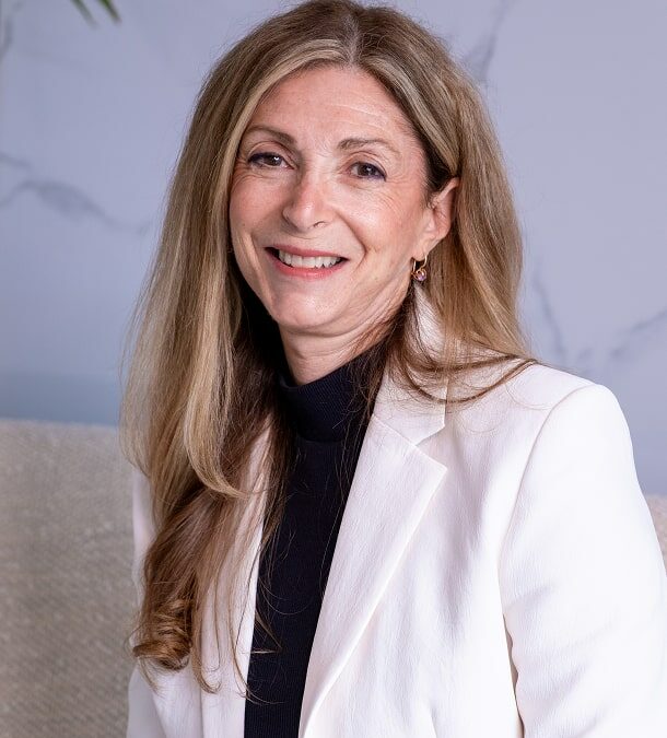 Headshot of Dr. Leana B. Thanos, DMD